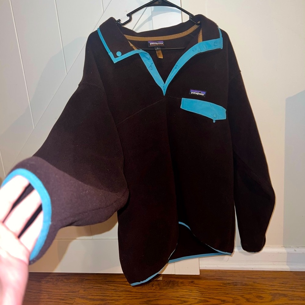 Brown Patagonia Pullover !!